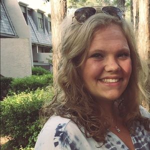 Meet your Posher, Caroline